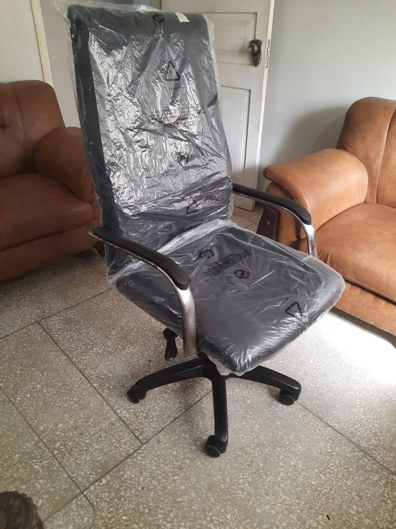 Office revolving chair in best price 4