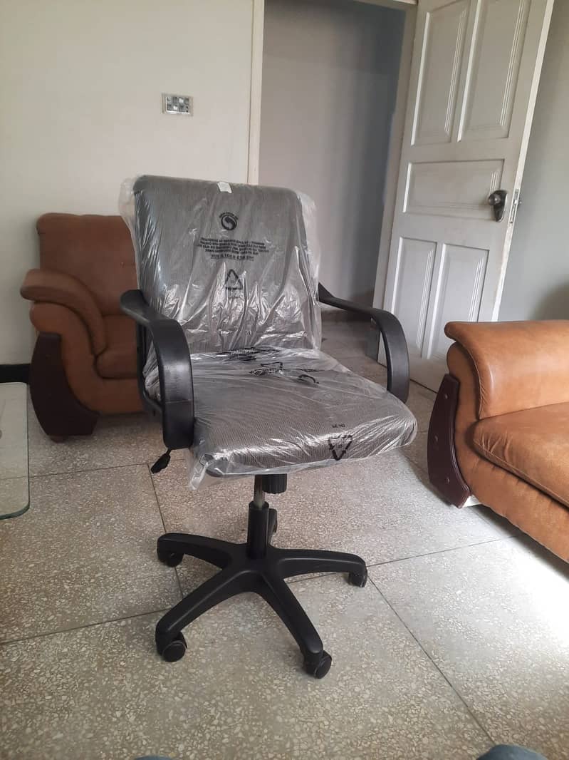 Office revolving chair in best price 8