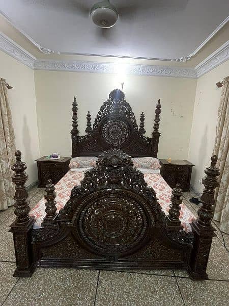 carved luxury bed 0
