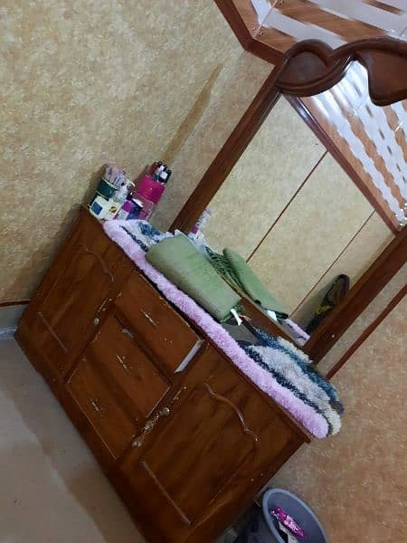 dressing table condition 10/7 lock available 1