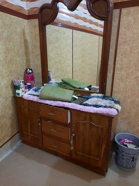 dressing table condition 10/7 lock available 2
