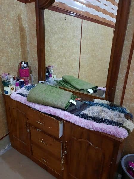 dressing table condition 10/7 lock available 3
