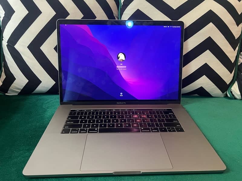 Macbook pro 2019 15”core i7 16/512 4GB Graphics in excellent condition 0