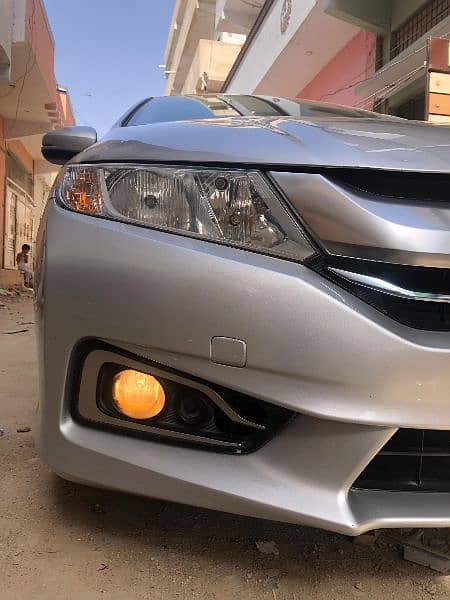 I am selling my car Honda Grace hybrid 2015 registration 2019 in Sindh 0