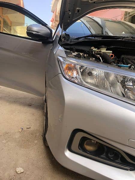 I am selling my car Honda Grace hybrid 2015 registration 2019 in Sindh 1