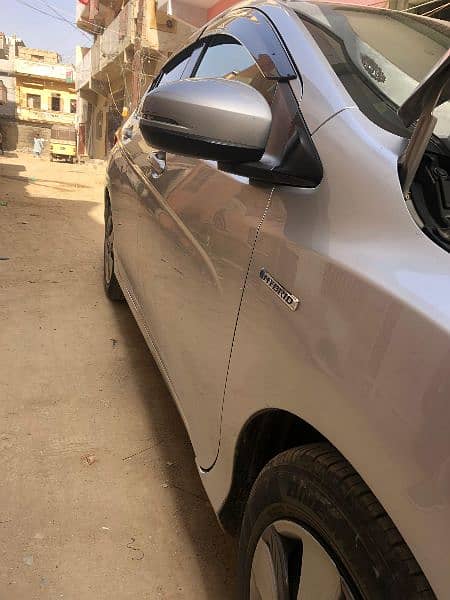 I am selling my car Honda Grace hybrid 2015 registration 2018 in Sindh 7