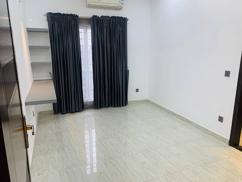 DHA PHASE 7 KANAL SLIGHTLY USED HOUSE PRIME LOCATION VERY REASONABLE RENT 7