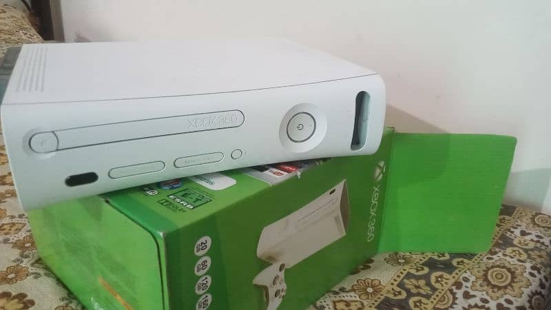 XBOX 360 WHITE COLOR just 1 month used 0