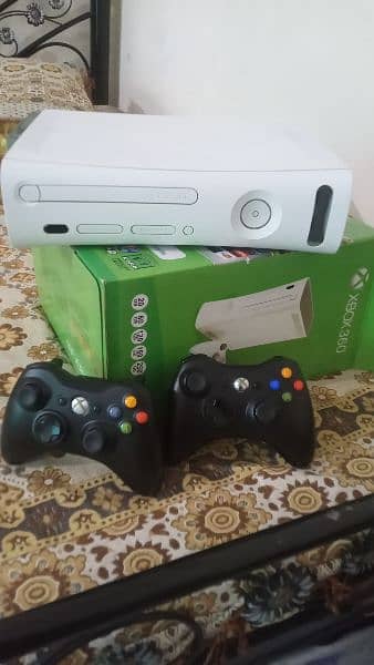 XBOX 360 WHITE COLOR just 1 month used 1