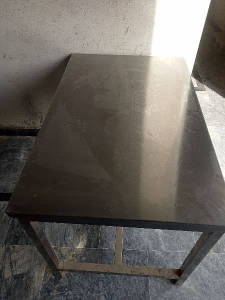 Table steel 1