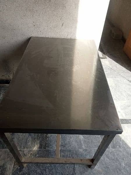 Table steel 3