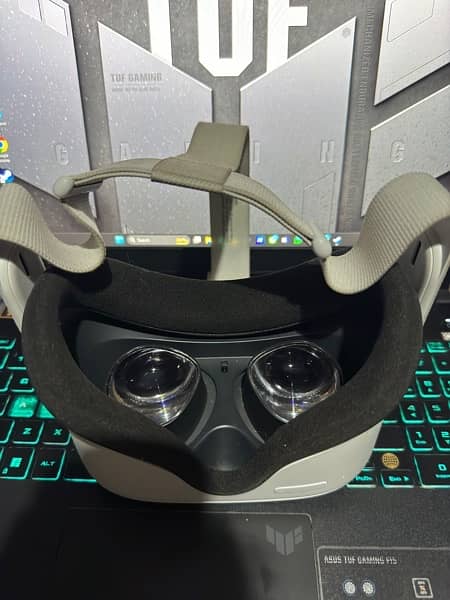 Oculus Quest 2 ( 256gb) with Rift Cable 1