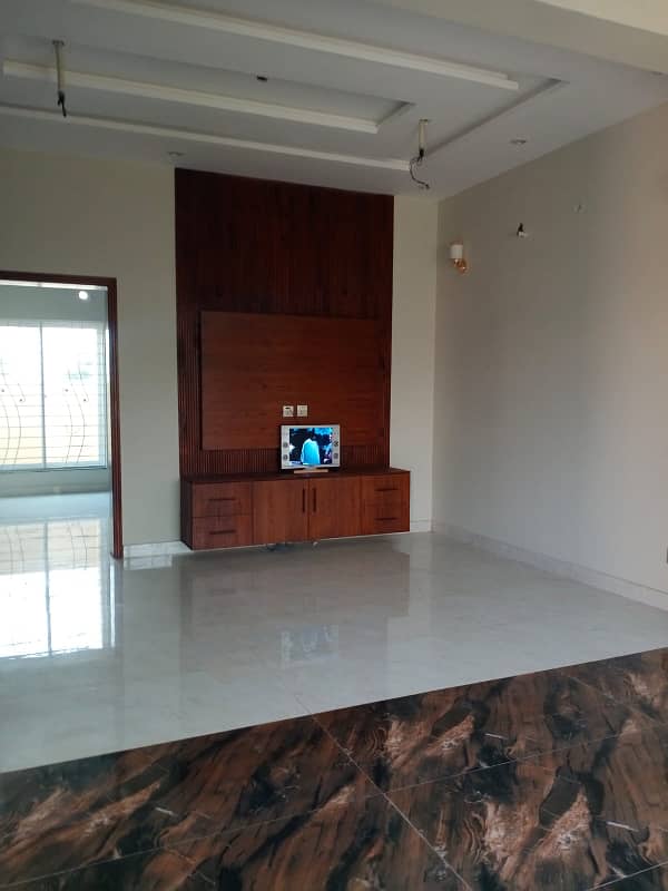 10 Marla Lower Portion Are Available For Rent in park view city Lahore 1