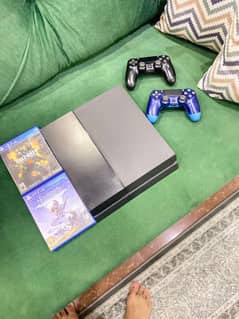PS4 fat (500 gb) with 2 controler and 2 games 10/10
