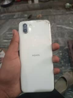 Aquos r2