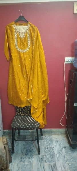 slightly used mahndi dress long kali frok with full dupatta 3