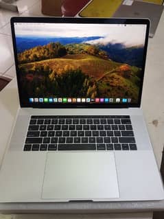 Macbook pro 15inch 2018 i7 32gb ram 1tb