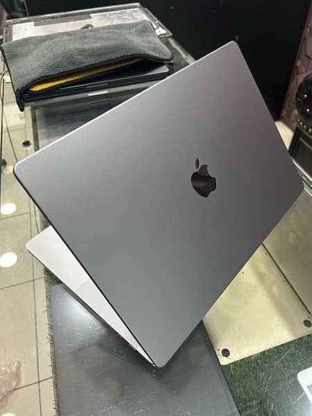 MacBook Pro M1 Max 16” 1