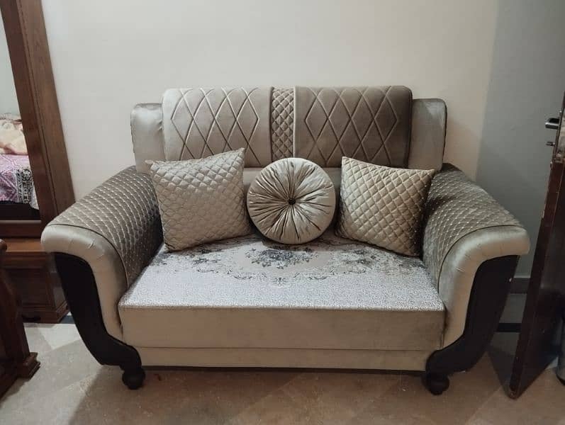2 seater new style sofa  (full set is also available) 0