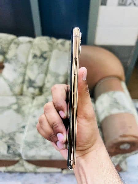 IPhone 11 Pro Max (PTA Approved) 1