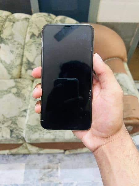 IPhone 11 Pro Max (PTA Approved) 4