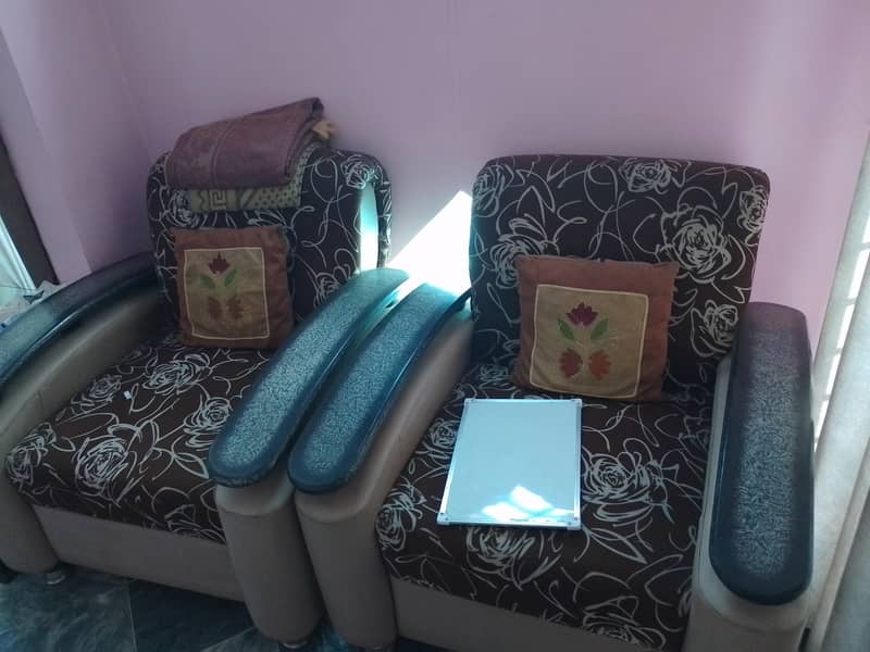 5 seater sofa with 3 tables 1