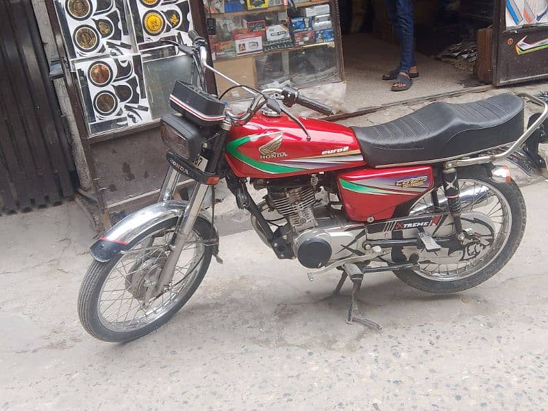 2013 model 125 urgent sale all documents are clear Lahore number ha 0