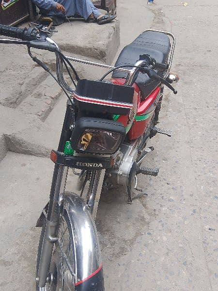 2013 model 125 urgent sale all documents are clear Lahore number ha 1