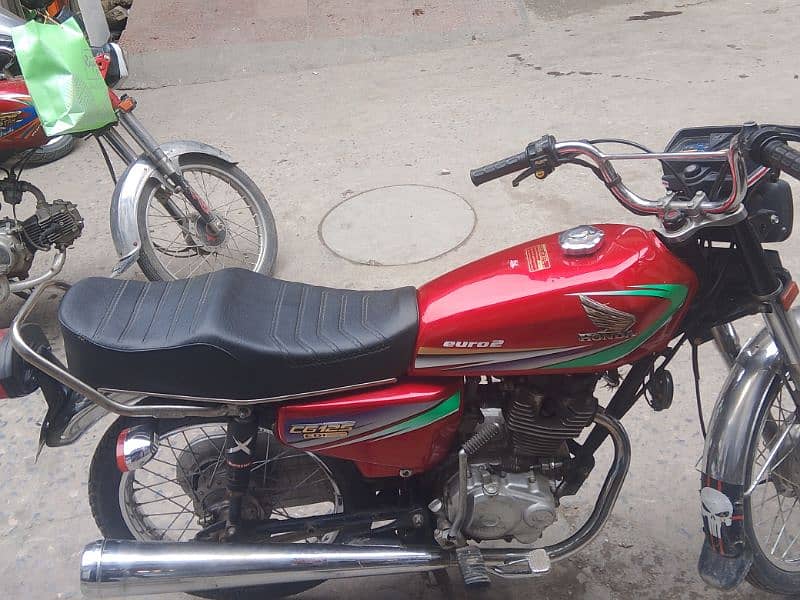 2013 model 125 urgent sale all documents are clear Lahore number ha 2
