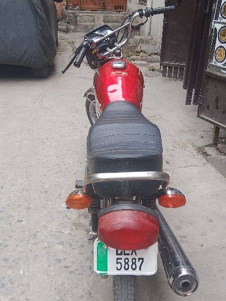2013 model 125 urgent sale all documents are clear Lahore number ha 3