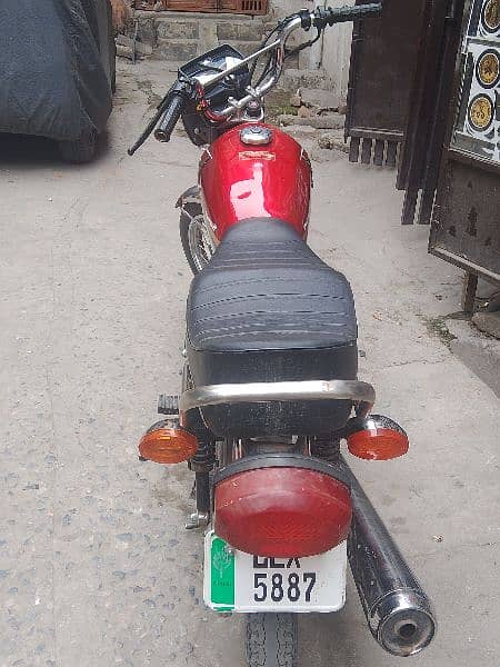 2013 model 125 urgent sale all documents are clear Lahore number ha 4