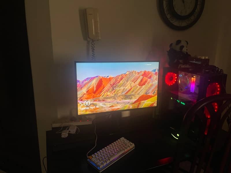 Gaming Pc, Monitor, with keyboard and mouse. 3