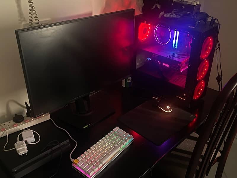 Gaming Pc, Monitor, with keyboard and mouse. 5