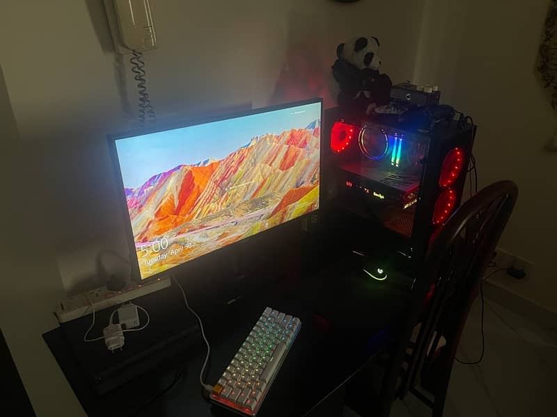 Gaming Pc, Monitor, with keyboard and mouse. 7