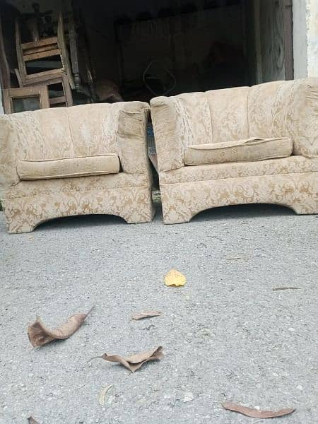 BEDROOM CHAIRS WITH TABLR URGENT SALE 1