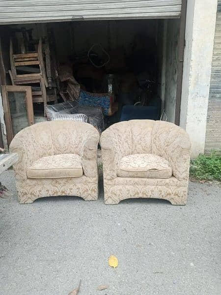 BEDROOM CHAIRS WITH TABLR URGENT SALE 2