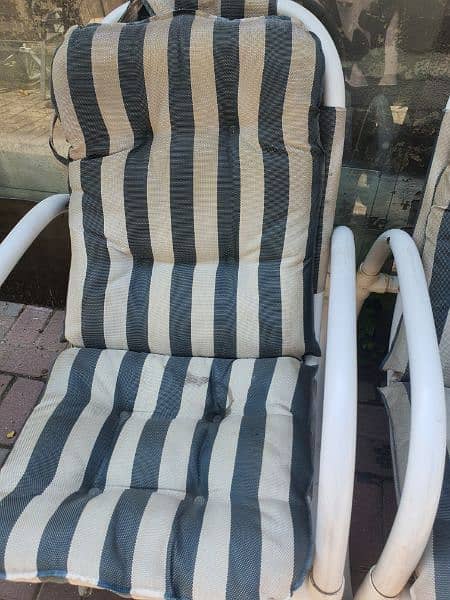 BEDROOM CHAIRS WITH TABLR URGENT SALE 4