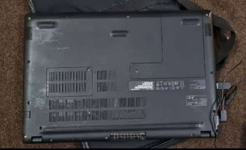 Acer laptop Aspire A315-51 Model very good condition no open no repair 4