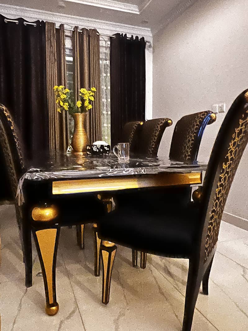 Gourmet Furnishers Dinning Table 2