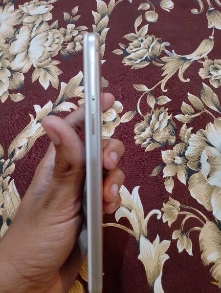 oppo f1s 4/64 good condition 3