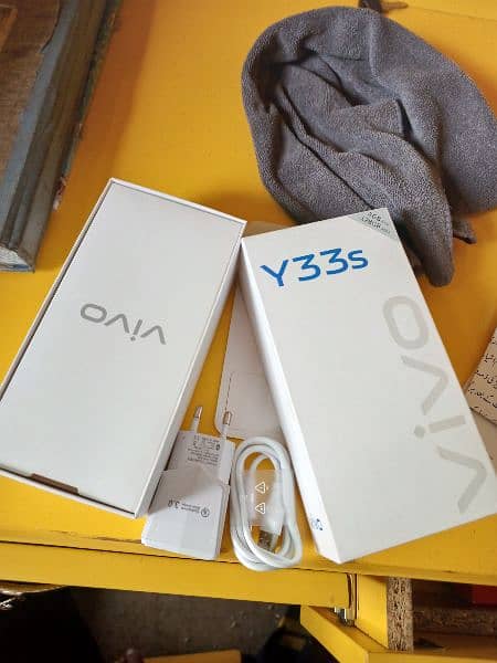 vivo y 33s 8gb128 box with charger 7