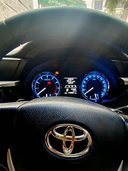 Toyota Corolla altis grande 2015 antique pece 6