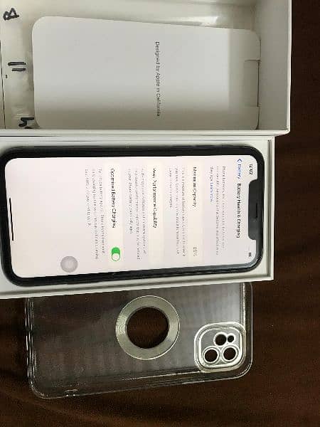 Iphone 11 . Factory unlock . with Full Box 3