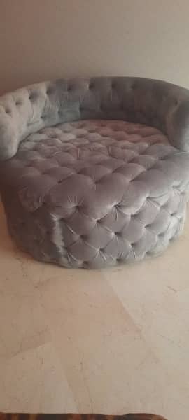 round cuddle sofa 1