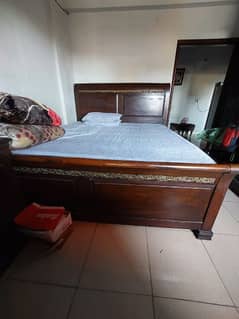 King size wooden bedroom set (without matress) in New condition