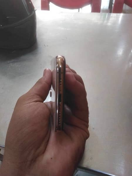 iPhone XS 64 GB factory unlocked non pta  75 battery health 2
