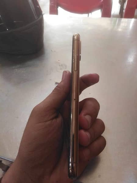 iPhone XS 64 GB factory unlocked non pta  75 battery health 5