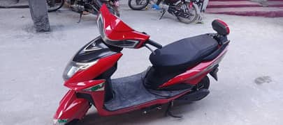 yj future electric scooty 60 volt  battery
