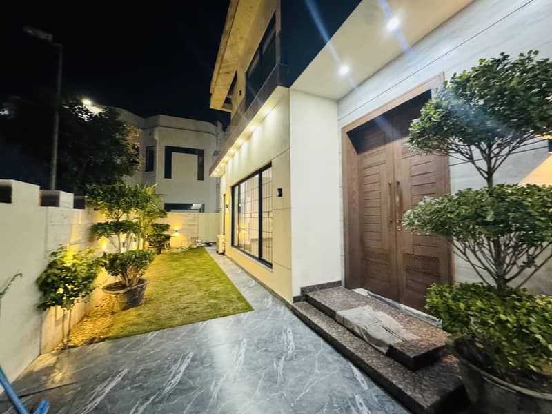 17 Marla Ultra Classic House For Sale Bahria Town Lahore 3