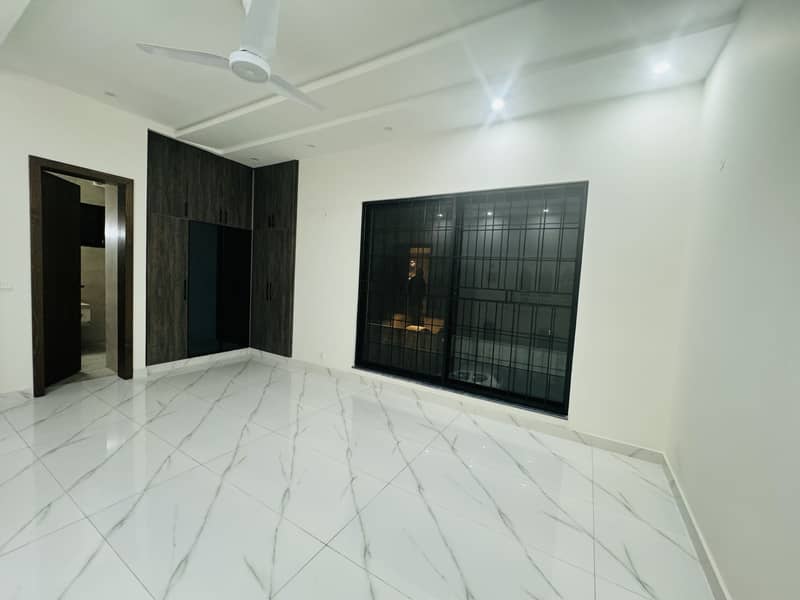 17 Marla Ultra Classic House For Sale Bahria Town Lahore 17